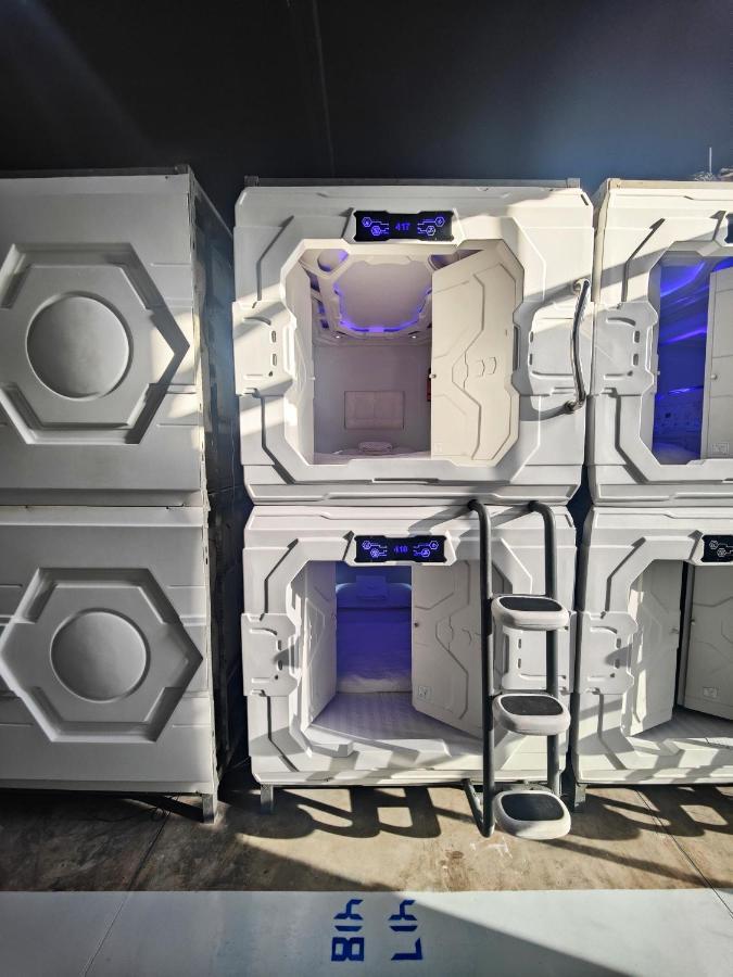 Met A Space Pod @Phrom Phong Bangkok Exterior photo